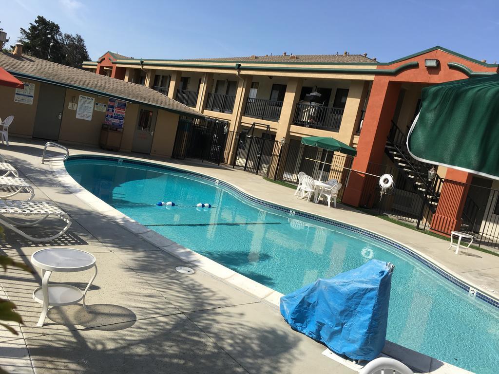 Super 8 By Wyndham Salinas Μοτέλ Εξωτερικό φωτογραφία