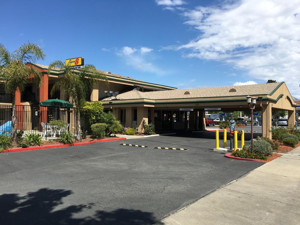 Super 8 By Wyndham Salinas Μοτέλ Εξωτερικό φωτογραφία