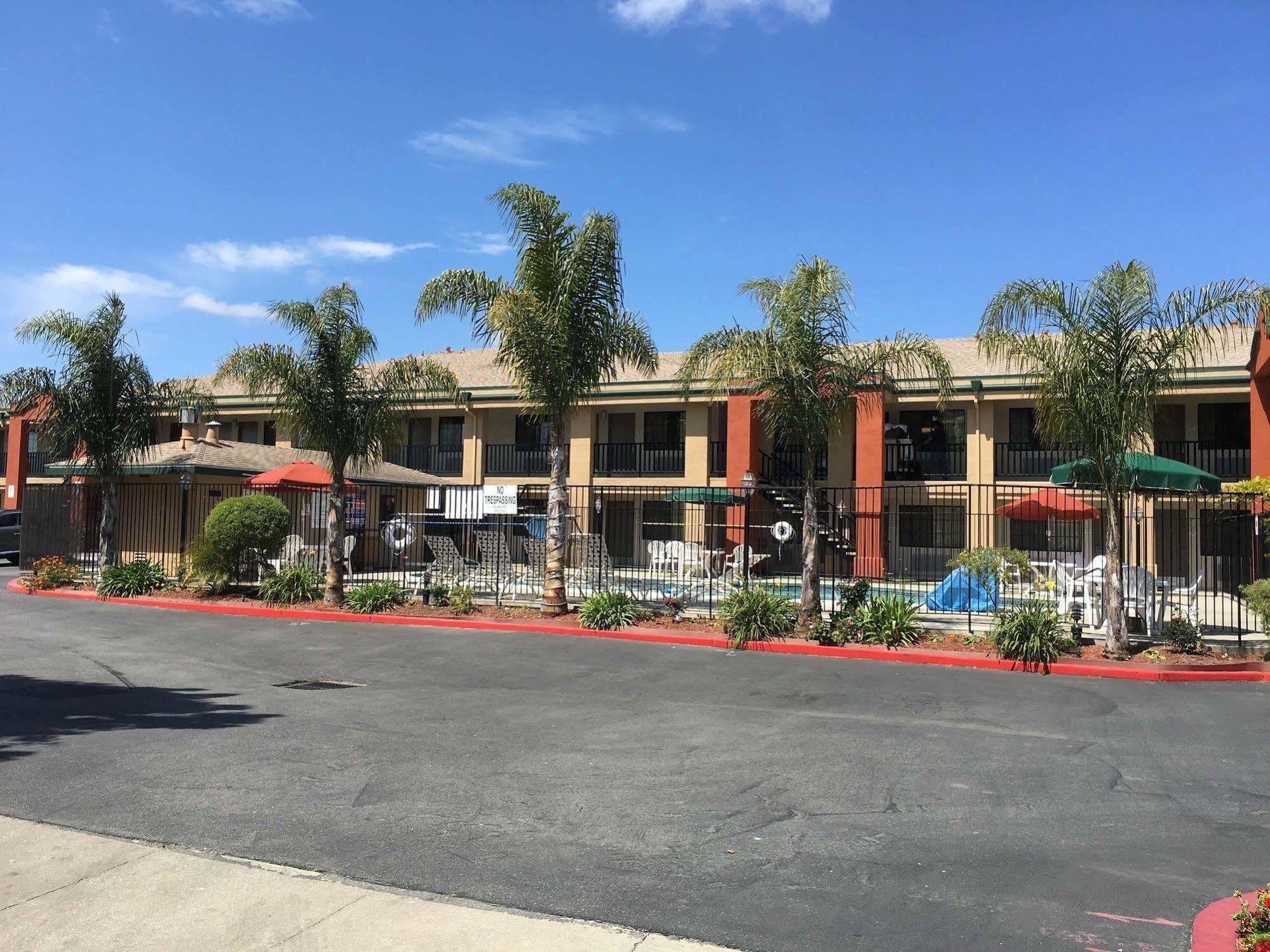 Super 8 By Wyndham Salinas Μοτέλ Εξωτερικό φωτογραφία