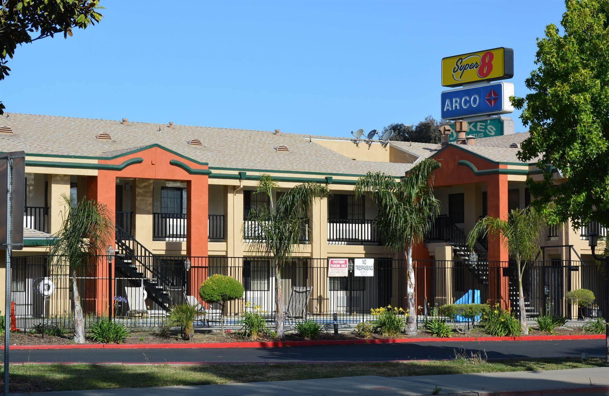 Super 8 By Wyndham Salinas Μοτέλ Εξωτερικό φωτογραφία