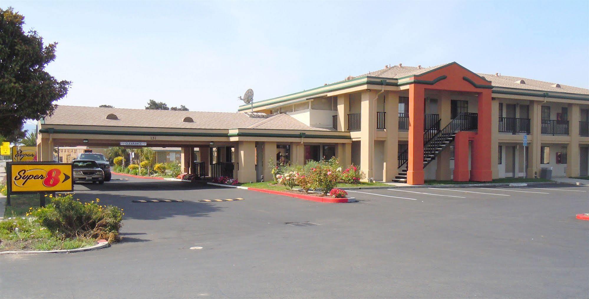 Super 8 By Wyndham Salinas Μοτέλ Εξωτερικό φωτογραφία